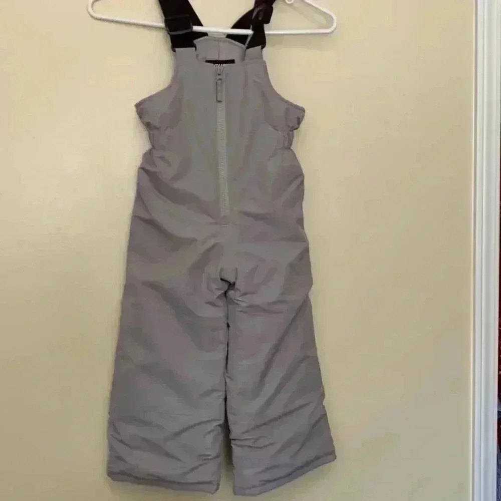 Gusti light gray snow pants with elastic waist and  easy grab zipper